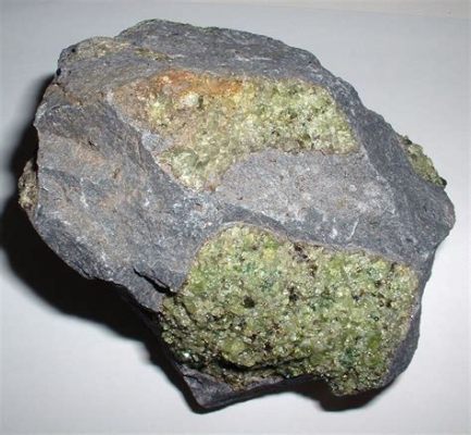  Olivine: Un minerale prezioso per le batterie e l'industria siderurgica!